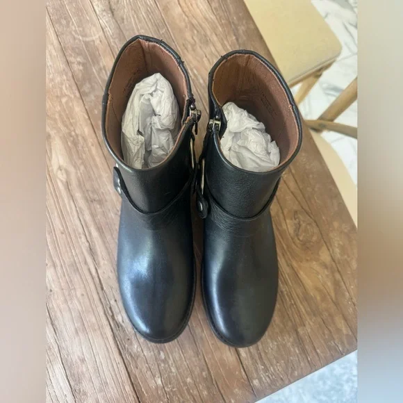 NIB Frye Veronica Harness Short Boots - Picture 6 of 6